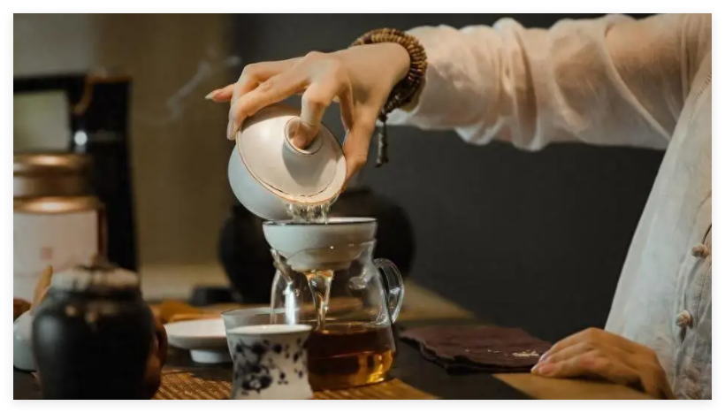 岁月醇香：老陈茶的故事与传奇